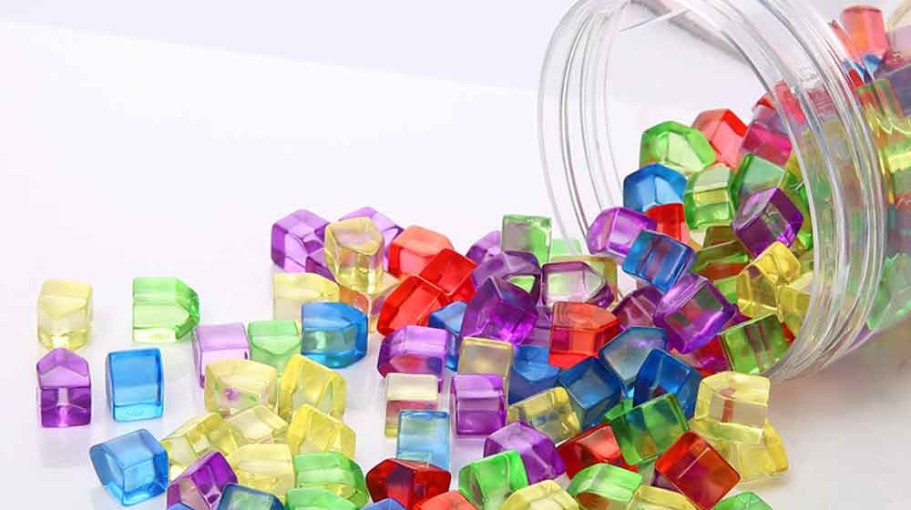 Plastic-&-Acrylic-Components-wooden-meeples-close-up